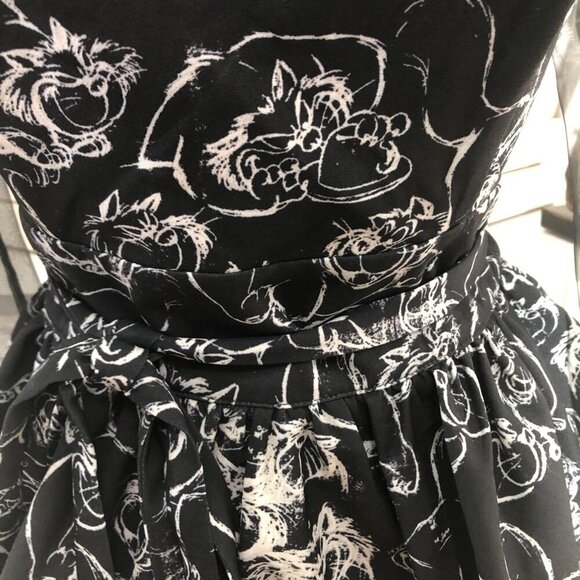 Disney NYC Cheshire Cat Blouse Black White Medium - Picture 10 of 11